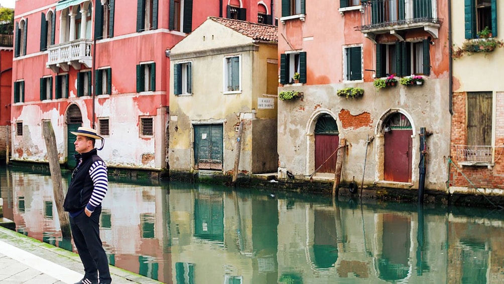 Small-Group City Tour with St. Mark's Basilica & Gondola Ride