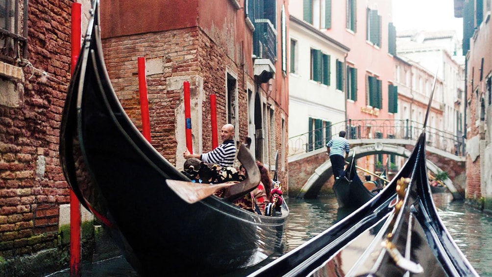 Small-Group City Tour with St. Mark's Basilica & Gondola Ride