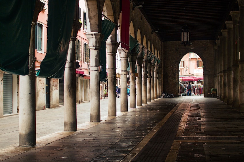 Small-Group City Tour with St. Mark's Basilica & Gondola Ride