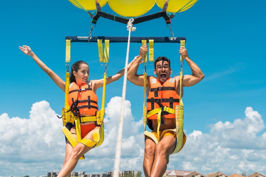 Combo Maroma Beach: Parasailing & Speed Boats