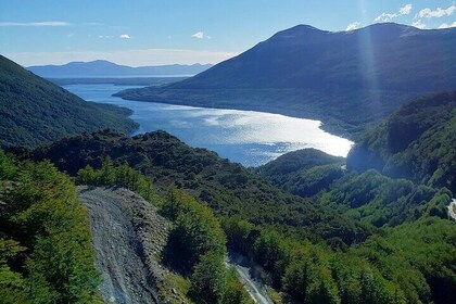 Tour in Escondido and Fagnano Lakes from Ushuaia with Breakfast