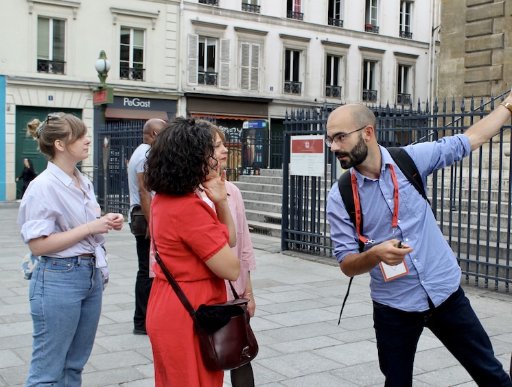 Guided Walking Tour: The Iconic Neighborhoods of Paris