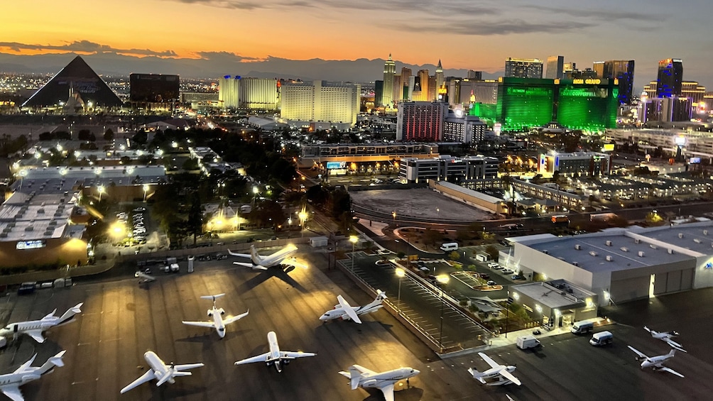 Las Vegas Strip Helicopter Tour with Dining Experience