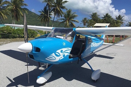 Private flight, in a light plane over the Polynesian motus from Raiatea