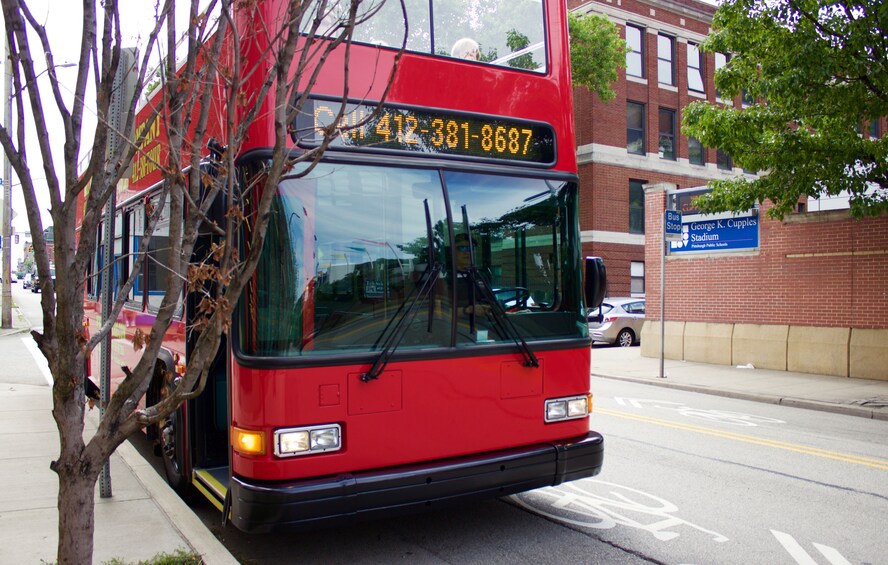Carregar foto 5 de 8. Hop-On Hop-Off Double-Decker Bus Tour of Pittsburgh!