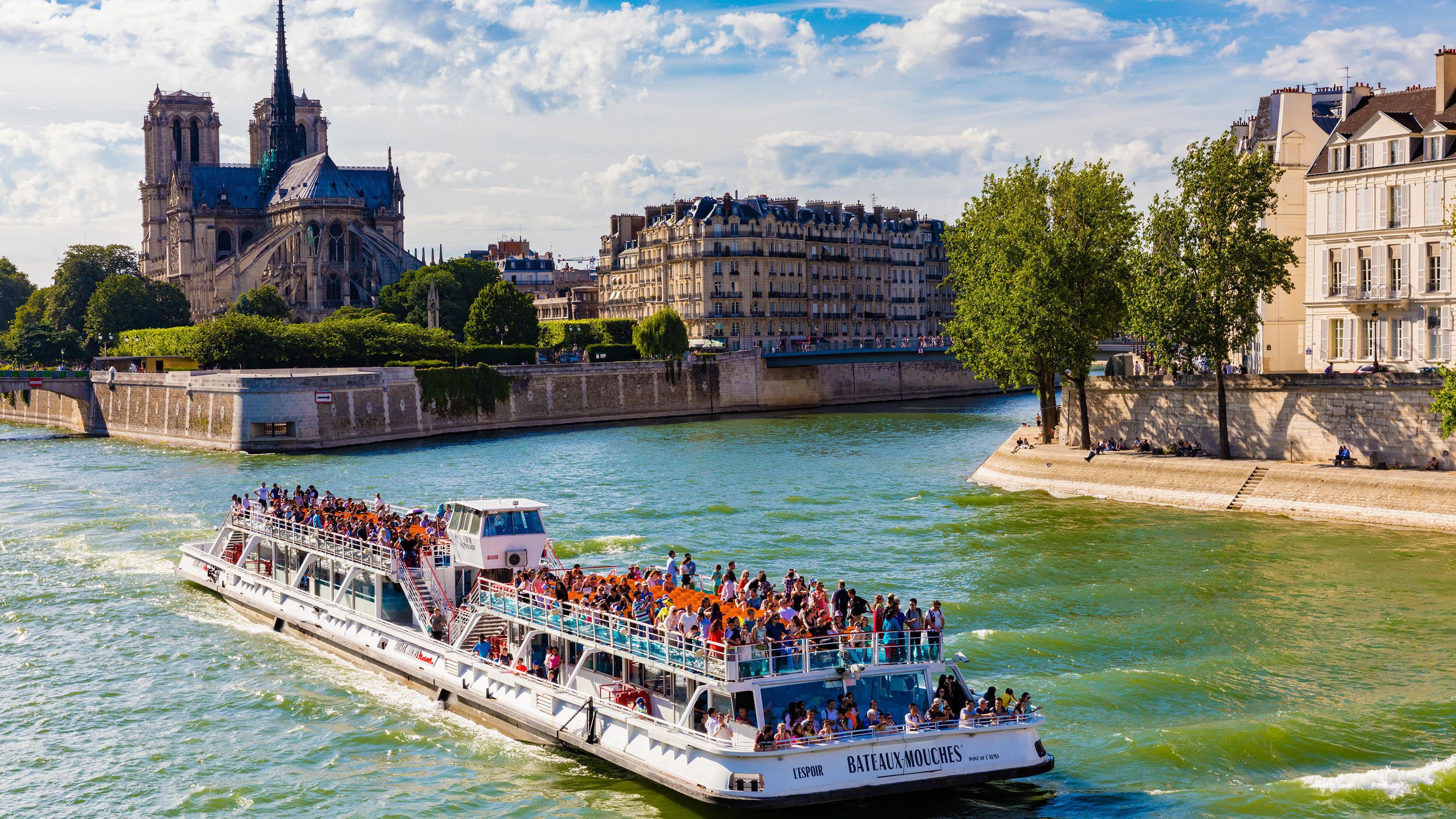 bateaux parisiens seine river sightseeing cruise with commentary