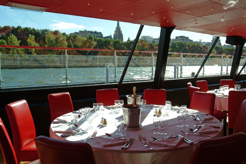 Original Bateaux Mouches Lunch Cruise on the Seine river in Paris