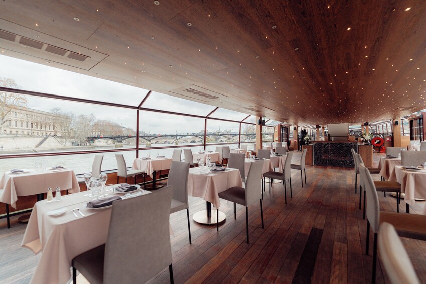 Bateaux Mouches: Lunch Cruise with Live Music