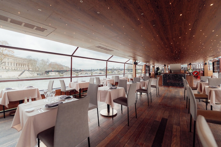 Bateaux Mouches: Lunch Cruise with Live Music