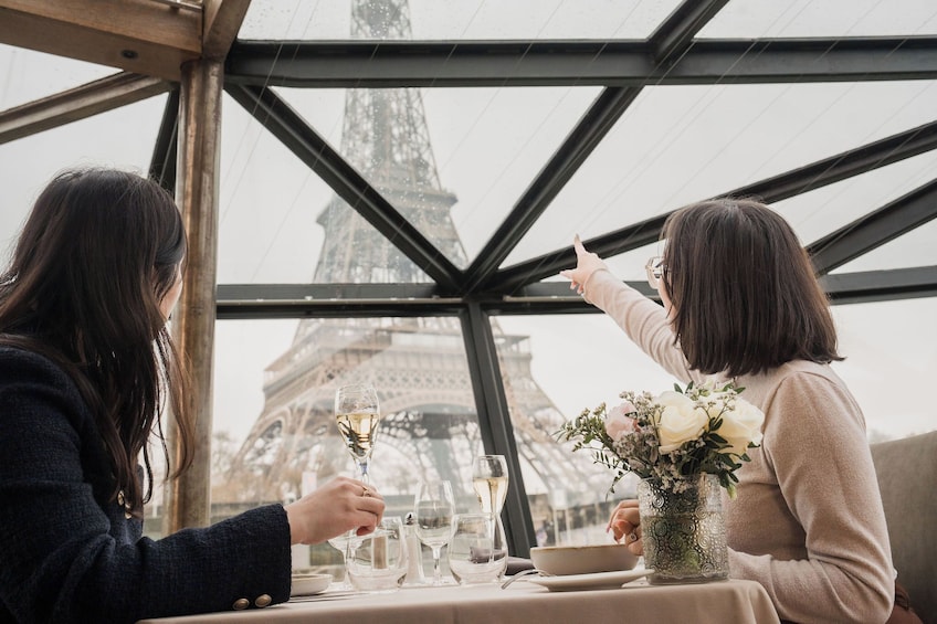 Bateaux Mouches: Lunch Cruise with Live Music