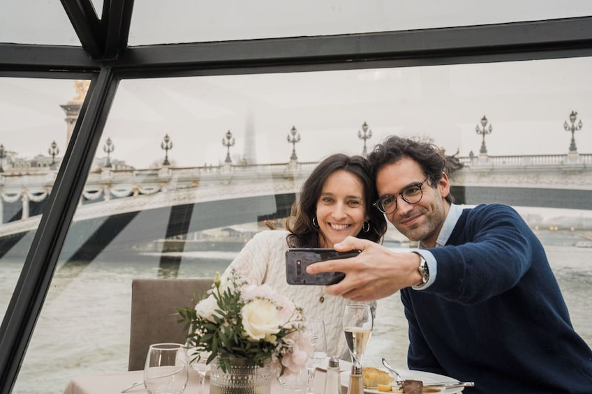 Bateaux Mouches: Lunch Cruise with Live Music