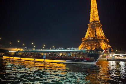 Croisière et dîner sur les Bateaux-Mouches sur la Seine avec les meilleures...