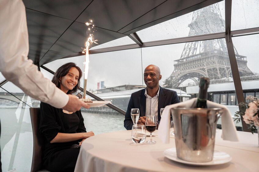 Bateaux Mouches Gourmet Dinner Cruise with Live Music