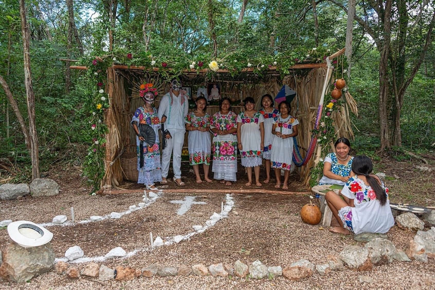Chichén Itzá Day Trip with Cenote Hubiku and Valladolid