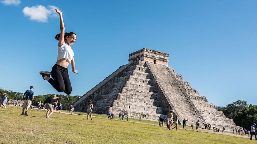 Chichén Itzá Day Trip with Cenote Hubiku and Valladolid
