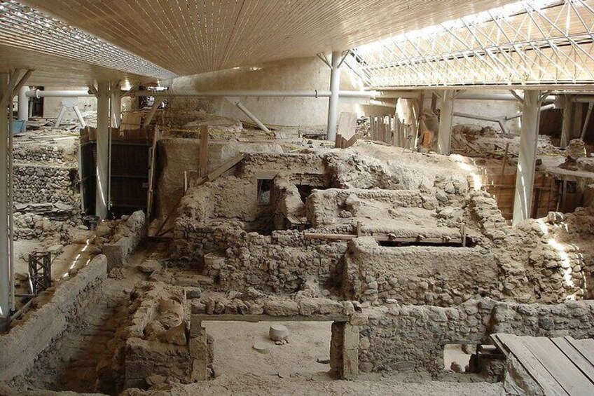 Guided Tour to the Akrotiri Archaeological Site in Santorini