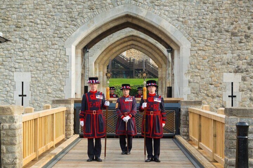 Private Audience with a Tower of London Beefeater by LetzGo City Tours 