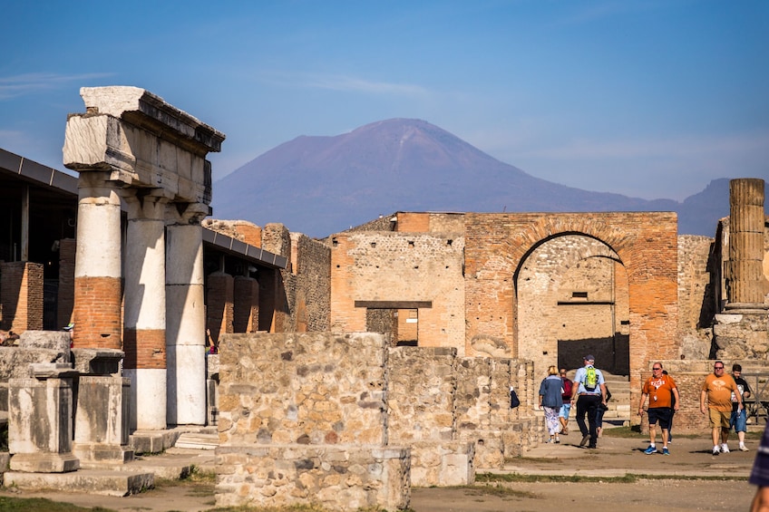 Skip-the-Line Pompeii & Vesuvius Tour: Day Trip From Rome