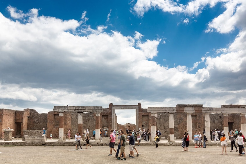 Skip-the-Line Pompeii & Vesuvius Tour: Day Trip From Rome