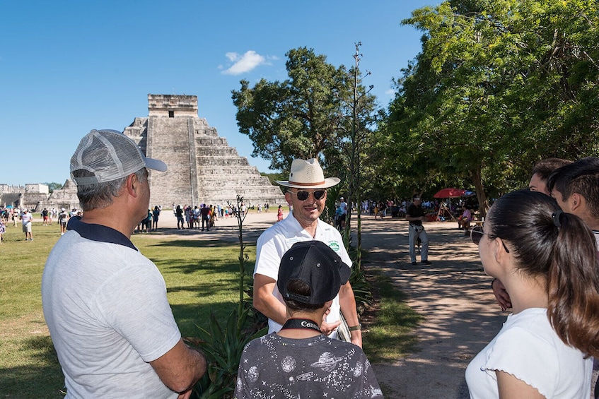 Chichén Itzá Classic with Hubiku Cenote and Lunch 