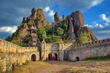 Road Trip Bulgaria™, GPS and Audio-Guided Tour to Belogradchik and Magura