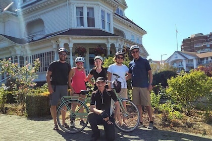 Family Fun Bike Tour in Victoria