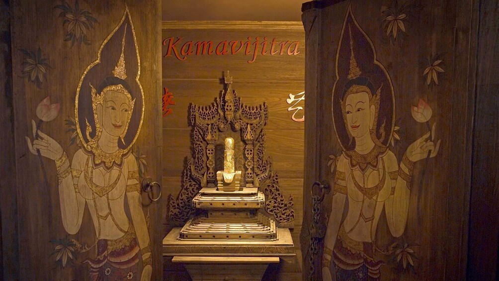 Foto 1 van 7. Kamavijitra Museum in Bangkok, Thailand