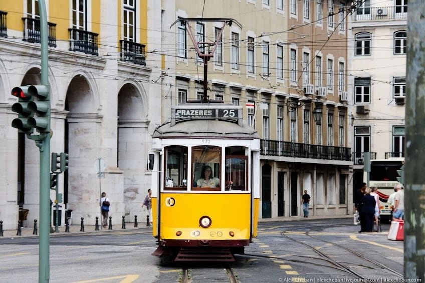 Private Combo Day Trip: Lisbon City & Sanctuary of Fátima