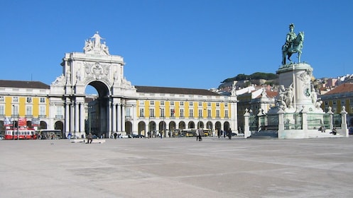 Visite combinée privée en ville d'une journée : ville de Lisbonne et sanctu...