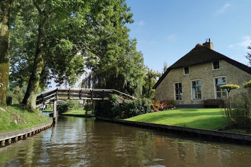 Giethoorn, Afsluitdijk, Zaanse Schans Day Tour on Mini VIP Bus