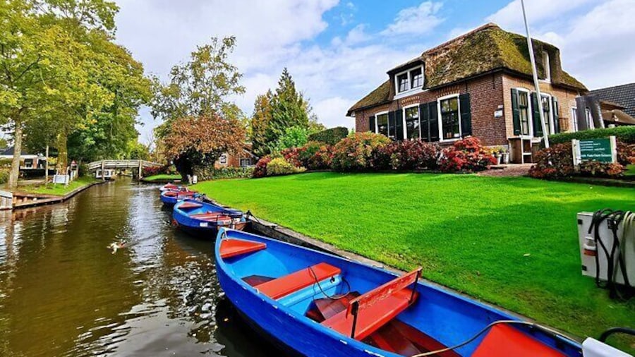 Giethoorn, Afsluitdijk, Zaanse Schans Day Tour Incl Hotel Pick Up