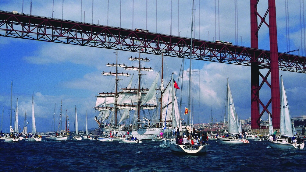 Apri foto 4 di 5. Sailing ship in Lisbon