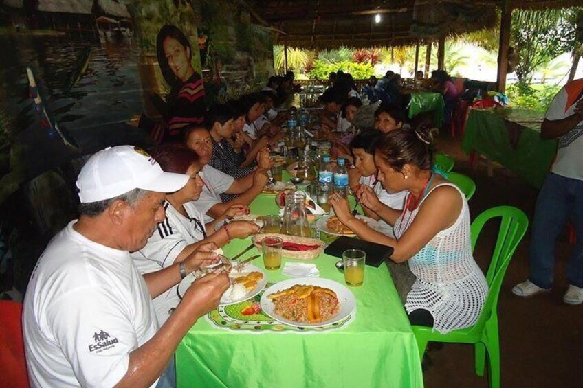 Lunch at the Laguna Azul sauce