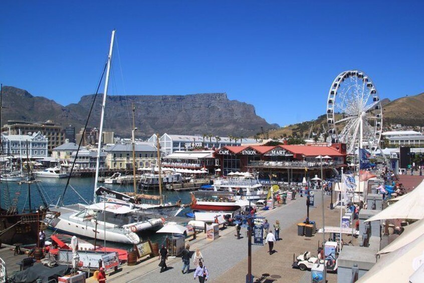 The "V&A Waterfront" entertainment mile attracts millions of visitors every year.