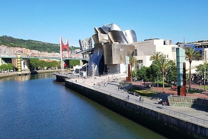 Bizkaia. Bilbao route. Tour of Bilbao, a modern city to discover.