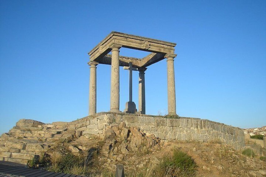 Avila - Segovia - Small group and hotel pick-up from Madrid