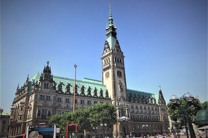 Hamburg City Councilhttps://media-cdn.tripadvisor.com/media/attractions-splice-spp-720x480/0c/06/dc/24.jpg