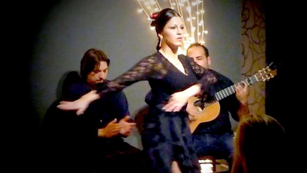 Foto 1 von 5 laden Flamenco dancer