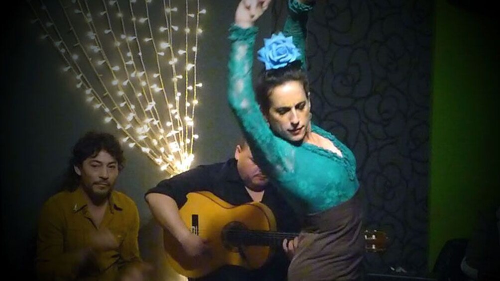 Foto 1 von 9 laden Flamenco dancer