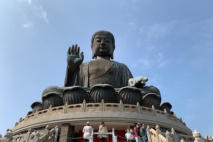 Giant Buddha and Tai O group tour in Spanish in small group