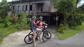 Heritage Bike Half-Day Tour with Sarawak River Crossing