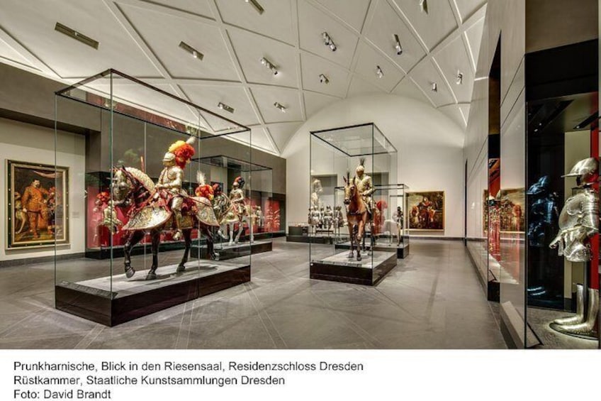 City tour and castle tour with green vaults, parade rooms and much more