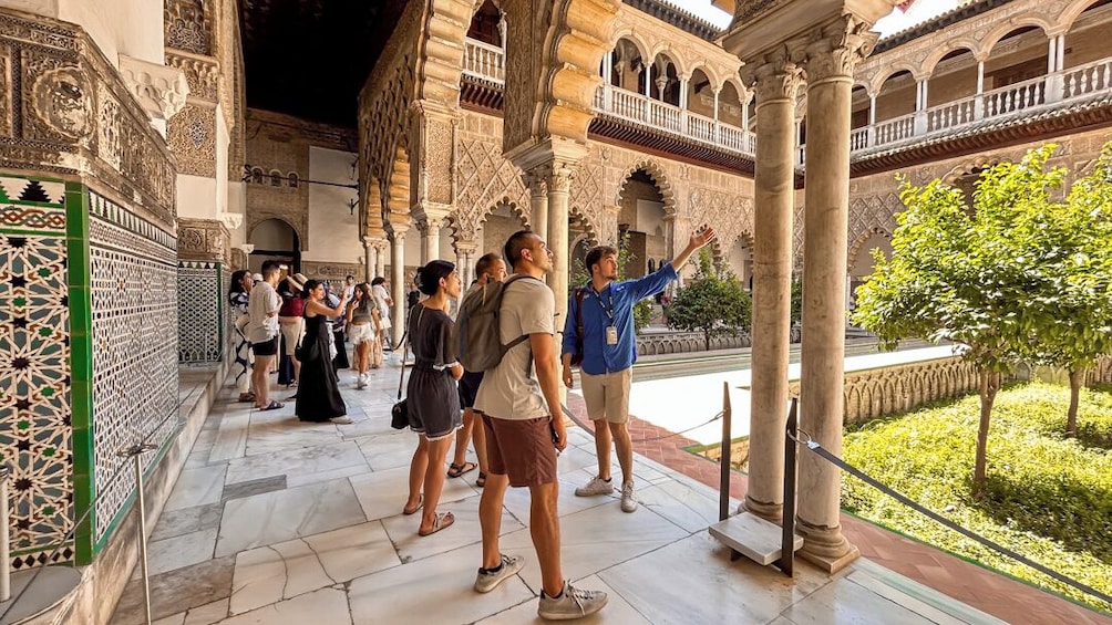 Fast access English guided tour to the Alcázar of Seville