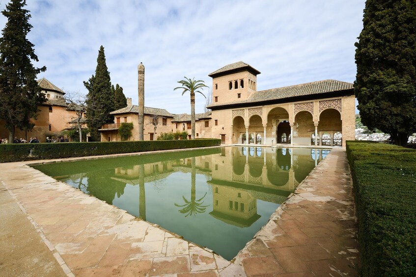 Alhambra & Generalife with Nasrid Palace option Tour