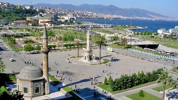 Guided City Tour of Kordon, Republic Square & Karsiyaka