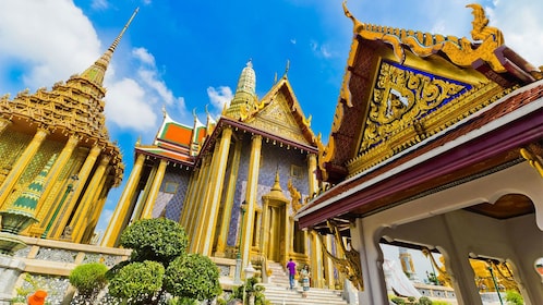 Erkunde den Grand Palace, What Pho & Emerald Buddha mit Massage Option