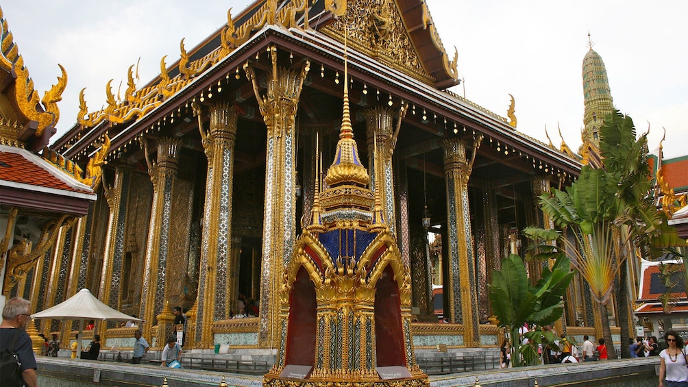 Beautiful view of the grand palace in Bangkok 