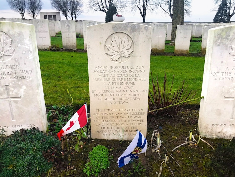 Charger l’élément 2 sur 9. Day Trip from Paris : Arras & Vimy Ridge WWI Western Front