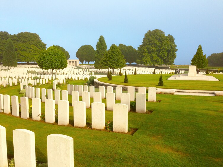 Charger l’élément 3 sur 9. Day Trip from Paris : Arras & Vimy Ridge WWI Western Front
