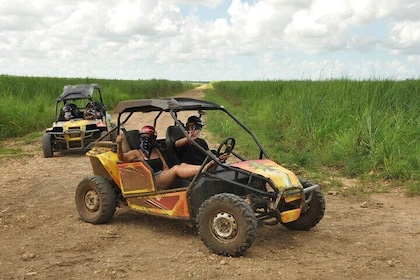 Aventura de 3 horas en vehículos todoterreno y a caballo en Punta Cana